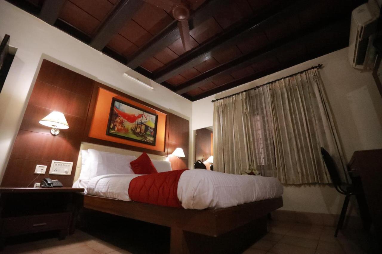 Thrissur Hotel Peninsula المظهر الخارجي الصورة