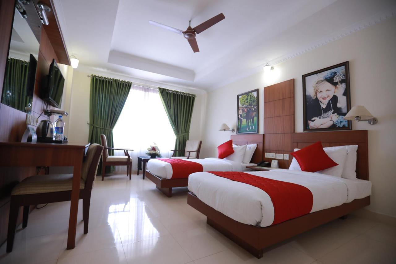 Thrissur Hotel Peninsula المظهر الخارجي الصورة