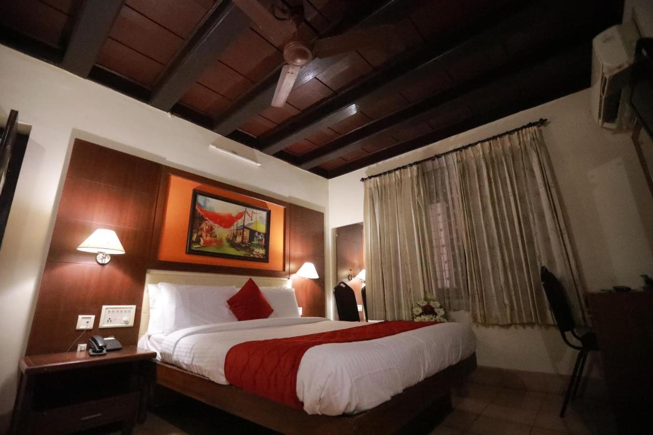 Thrissur Hotel Peninsula المظهر الخارجي الصورة